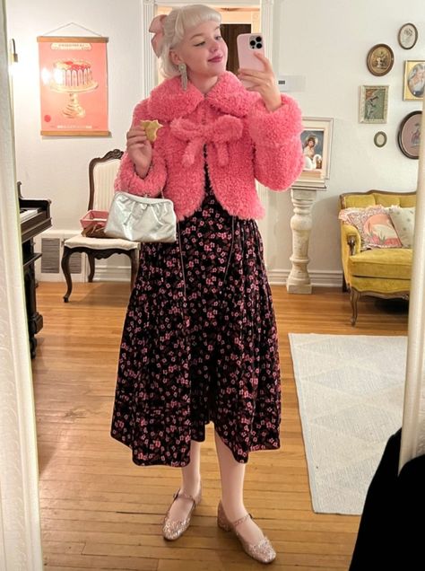 Eclectic Colorful Outfits, Hannah Ruth Zander, Gentle Outfits, Kitschy Fashion, Kitsch Outfit, Quirky Fashion Vintage, Quirky Outfits, Kitsch Fashion, Quirky Girl