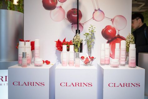 Skincare Product Display, Visual Merchandising Display, Clarins Skincare, Visual Merchandising Displays, Cosmetic Display, Skincare Product, Hair Routine, Product Display, Merchandising Displays