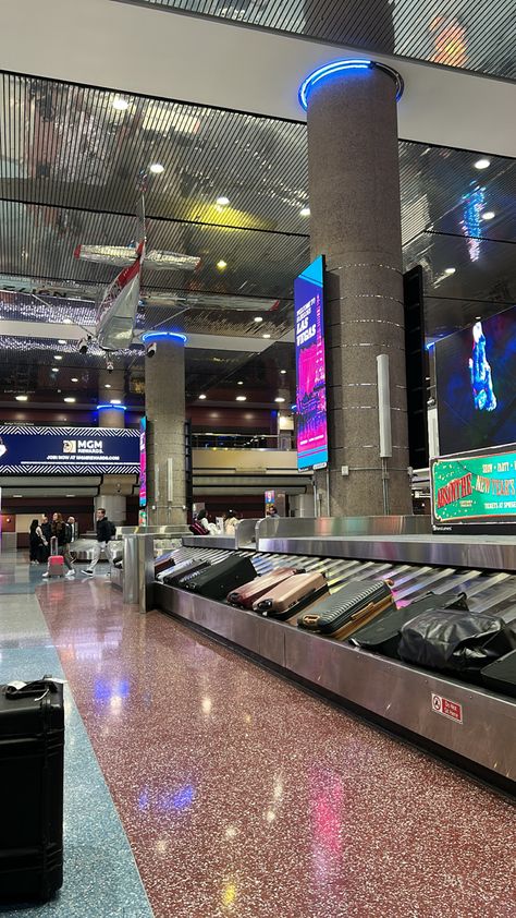 Vegas Airport, Airport Luggage, Las Vegas Airport, Passport Pictures, Airport Aesthetic, Catch Flights, Las Vegas Photos, Airport Photos, Airport Travel