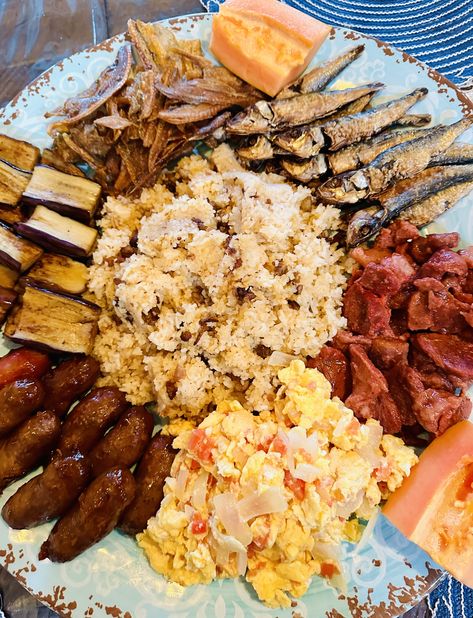 Filipino breakfast food platter Filipino Breakfast, Food Platter, Food Boards, Charcuterie Recipes, Food Platters, Breakfast Food, Charcuterie Board, Food Art, Breakfast Recipes