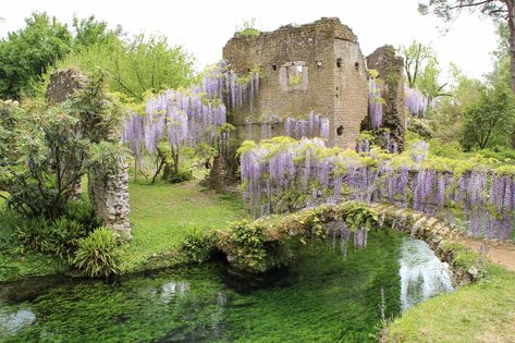 Italian Garden Aesthetic, Garden Of Time, Fioli Gardens, Garden Ruins, Italy Garden, Medieval Garden, Town Garden, Old Garden, Italian Garden