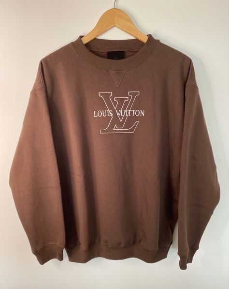 Louis Vuitton Jumper, Louis Vuitton Outfit Aesthetic, Louis Vuitton Shirt Women, Louis Vuitton Aesthetic Outfit, Emb Technique, Louis Vuitton Clothes Women, Lv Sweatshirt, Lv Sweater, Designer Crewneck