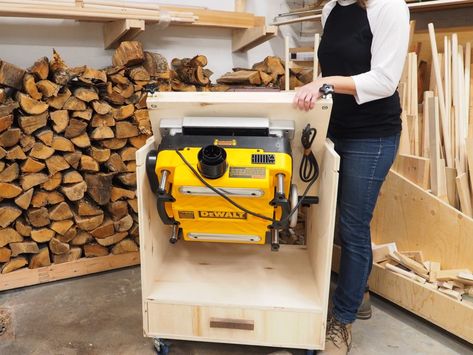 Flip Top Tool Cart - Dewalt DW735 planer Ridgid oscillating spindle sander Dewalt Planer, Planer Stand, Diy Montreal, Oscillating Spindle Sander, Spindle Sander, Power Tool Storage, Workbench Plans Diy, Woodworking Shop Plans, Tool Stand