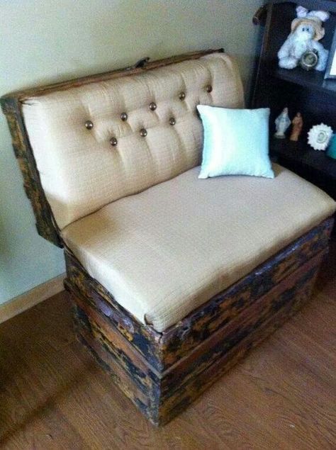 How To Decorate With Vintage Accents Trunk Bench, Trunk Ideas, Old Trunks, Vintage Trunks, Steamer Trunk, Redo Furniture, Repurposed Furniture, Bench With Storage, Furniture Projects