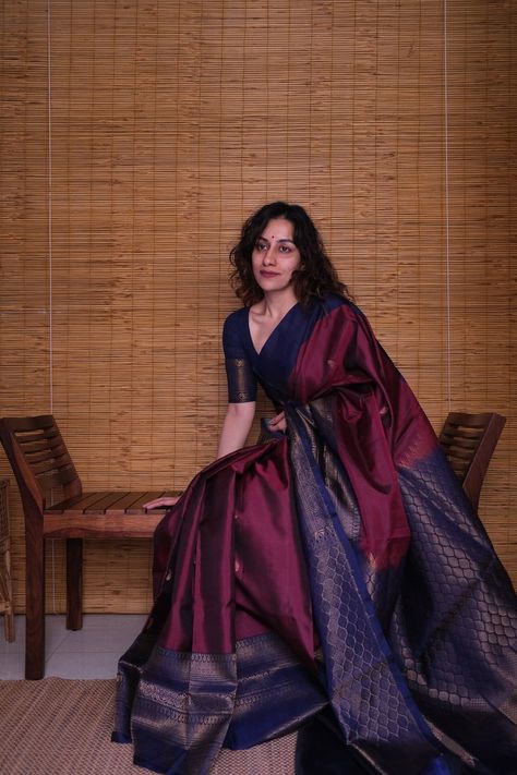 Maroon Colour Combination Outfit, Saree Colour Combination Ideas, Graduation Day Saree Ideas, Graduation Saree Ideas, Saree Styling, Saree Organza, Wedding Trousseau, Sarees For Girls, Simple Saree Designs