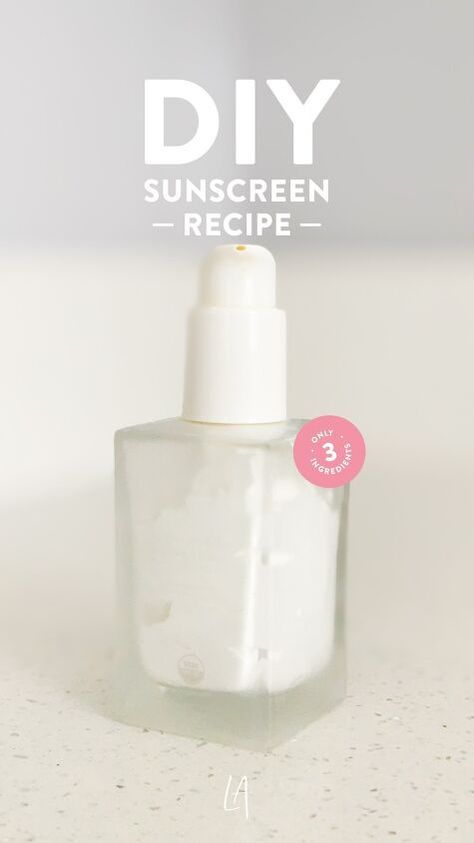 We are making all the things at home these days, why not make your own sunscreen too? I hate to be the burster of bubbles, but not every bottle of sunscreen you buy at Target is safe 😱 I know, I know… Do me a favor ⏤ next time you’re there, flip a bottle around and give the ingredients list a gander. If you see synthetic oxybenzone, avobenzone, octisalate, octocrylene, homosalate or octinoxate you better run! These ingredients are notorious for reeking havoc on the body and have bee… Sunscreen Recipe, Body Sunscreen, Y Project, Natural Herbs, Diy Natural Products, Felt Hearts, 3 Ingredients, How To Make Your, Natural Skin