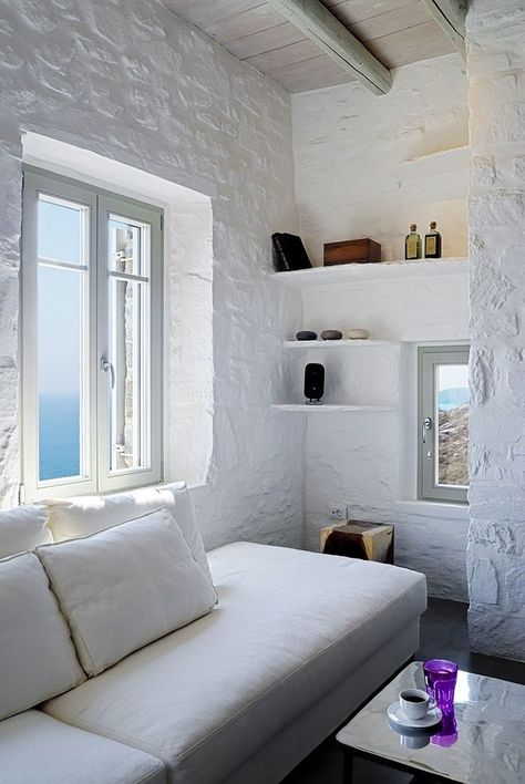 Mediterranean summer house on Serifos Island Greek Homes, Mediterranean Living, Luxury Collection Hotels, Greek House, Casa Vintage, Island House, White Rooms, Architect House, Stone Houses