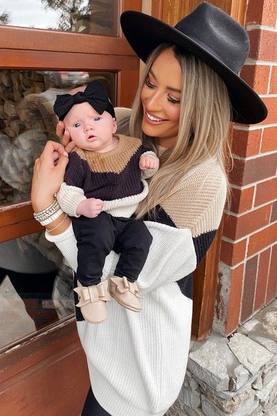 Sarah Knuth, Matching Mommy Daughter Outfits, Fall Outfits Black, Mom And Baby Outfits, Neutral Sweater, Mom Daughter Outfits, Mommy Daughter Outfits