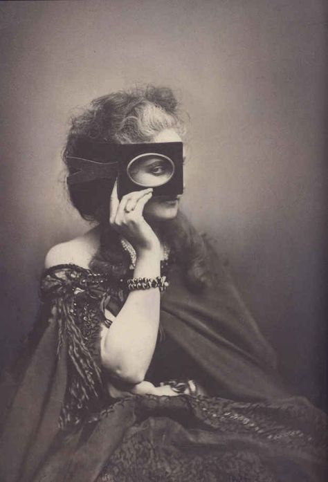 ...and surreal photos. | 25 Stunning Photographs Of Countess De Castiglione Eiko Ishioka, Lily Cole, Portrait Vintage, Surreal Photos, Cecil Beaton, History Of Photography, Images Vintage, Foto Art, Photo Vintage