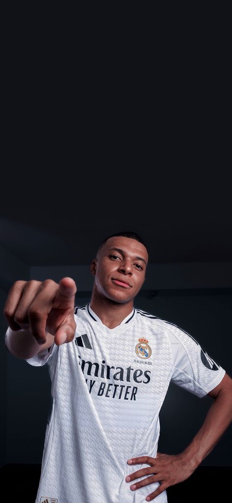 Wallpapers Football, Mbappe Kylian, Mbappe Real Madrid, French Football Players, Benfica Wallpaper, Real Madrid Team, Lionel Messi Wallpapers, Football Players Images, Real Madrid Wallpapers