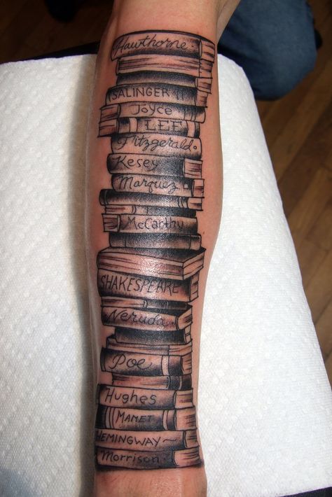 Stephen King Tattoos, Writer Tattoo, Book Tattoos, Bookish Tattoos, Z Tattoo, Nerd Tattoo, King Tattoos, Back Of Shoulder Tattoo, Tattoo Design Book