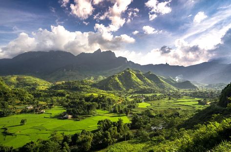 "Explore the Wonders of Southeast Asia: Trat to Ha Tien!" #hatien #trat #travelfromtrattohatien #traveltohatienvietnam Thailand Event Guide Sumber Daya Alam, Visit Vietnam, Budget Friendly Travel, Ha Long, Halong Bay, Hoi An, Green Landscape, Kyoto Japan, Boutique Hotels