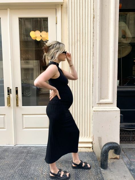 On the Clock with NYC Mom Madison Rae Nyc Mom Style, Nyc Maternity Style, Nyc Mom Aesthetic, Edgy Pregnancy Outfits, Street Style Maternity, Madison Rae, Maternity Ootd, Preg Outfits, Nyc Mom