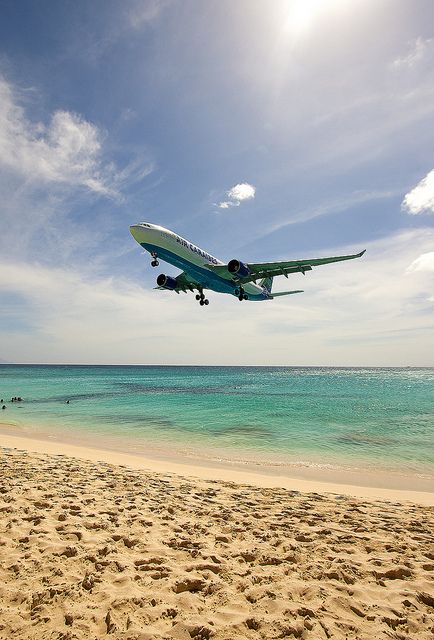 Maho Beach, St. Maarten. Maho Beach St Maarten, Plane Spotting, Commercial Plane, Airplane Wallpaper, Pilots Aviation, Airplane Photography, Flight Attendant Life, Passenger Aircraft, St Maarten