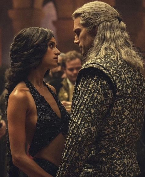 Geralt And Yennefer, Geralt Yennefer, The Witcher Geralt, Tv Show Couples, Yennefer Of Vengerberg, Geralt Of Rivia, Season Of The Witch, Poses References, High Fantasy