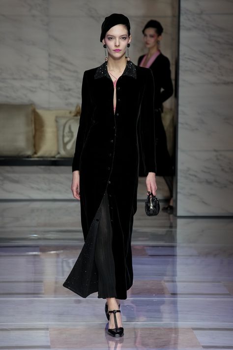 Armani Dress, Fall 2023 Ready To Wear, Abaya Style, Armani Collection, Armani Women, 2023 Ready To Wear, Office Outfits Women, Velvet Fashion, Style Noir