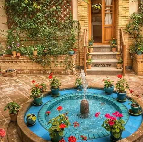 Persian Fountain, Arabic Garden, Garden Lighting Diy, Ground Cover Seeds, Algerian Dress, Spanish Courtyard, Persian Decor, Comfortable Bedroom Decor, Algerian Culture