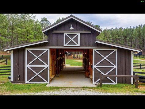 Barn For Tractor, Diy Barn Build, Small Barn Ideas Horse, Barn Ideas For Animals, Farm Animal Enclosures, Barn Building Ideas, Small Stable Ideas, Small Livestock Barn, Farm Barn Ideas