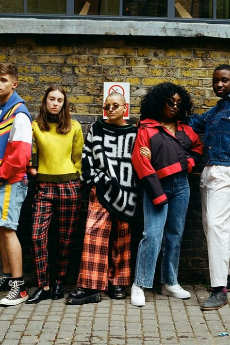 Gen Z 90s Fashion, Generation Z Fashion Trends, Gen Z Maximalism Fashion, Collusion Outfit, Gen Z Street Style, Gen Z Instagram Aesthetic, Gen Z Fashion Trends 2023, Gen Z Photoshoot, Generation Z Fashion