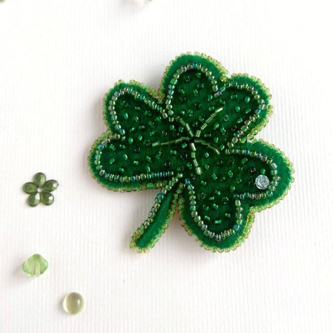 St Patricks Crafts, March Birthday Gifts, March Birthday, Irish Gifts, Leaf Jewelry, Brooches Handmade, Gamer Gifts, Friend Birthday Gifts, St Patrick’s Day