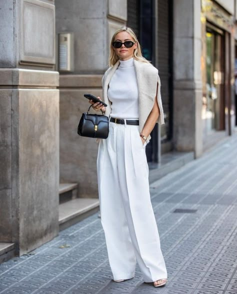 White Trousers Outfit, White Outfits For Women, Look Office, White Trousers, Traje Casual, Paris Outfits, Spring Fashion Outfits, Inspired Outfits, Looks Style