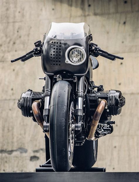 Beautiful Bavarian Fistfighter Custom BMW R nineT - The MAN Cb 450, Best Motorbike, Bike Bmw, Bobber Custom, Мотоциклы Cafe Racers, Custom Bmw, Bmw Boxer, Motos Honda, Bmw Motors