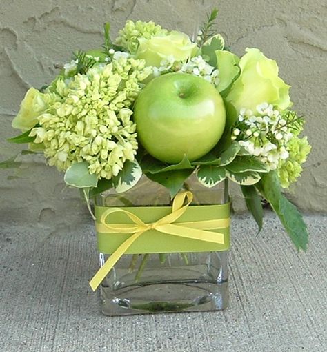 Apple Centerpieces, Fruit Bouquet Ideas, Green Apples, Floral Picks, Flowers Arrangements, Fresh Flowers Arrangements, Trendy Flowers, Granny Smith Apples, Deco Floral