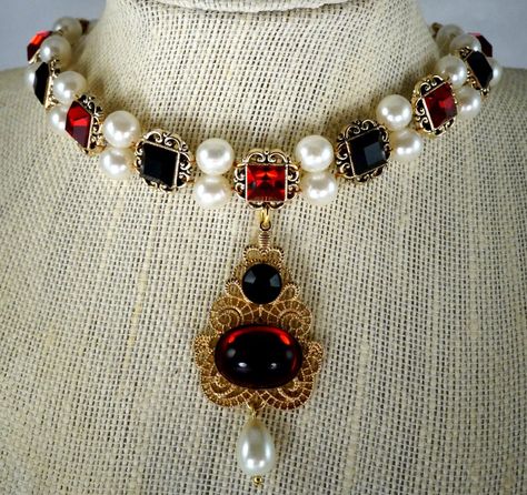 Westerosi Fashion, Tudor Jewelry, Katherine Parr, Medieval Necklace, Ethereal Jewelry, Fire And Blood, European Jewelry, Historical Jewellery, Medieval Jewelry