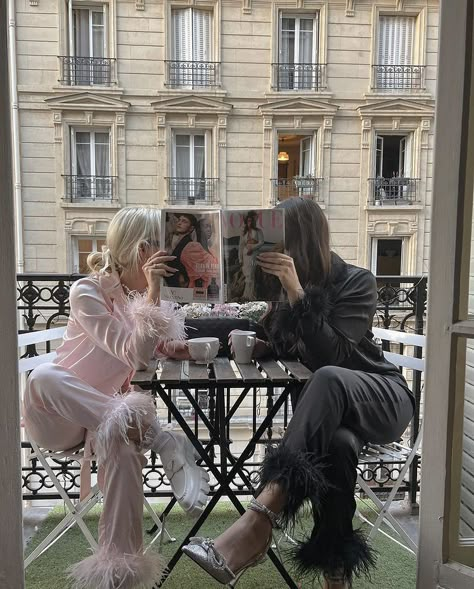 Rich Bsf Aesthetic, Grace And Grace Paris, Paris With Best Friend, Rich Besties Aesthetic, Travel With Best Friend Aesthetic, Girl Next Door Aesthetic, Paris Girl Aesthetic, Paris Girls Trip, Friends In Paris