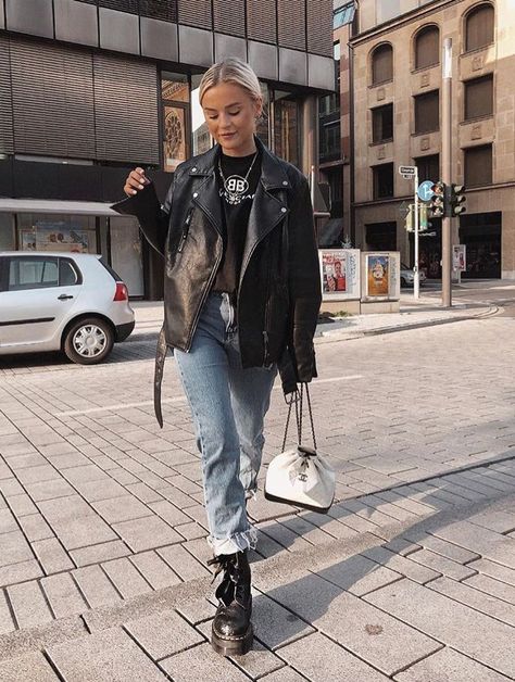 Fall Street Style Inspo Winter Mode Outfits, Streetwear Mode, Biker Boots, Mode Inspo, Fall Street Style, Trend Fashion, Fall Fashion Outfits, Edgy Outfits, Casual Fall Outfits