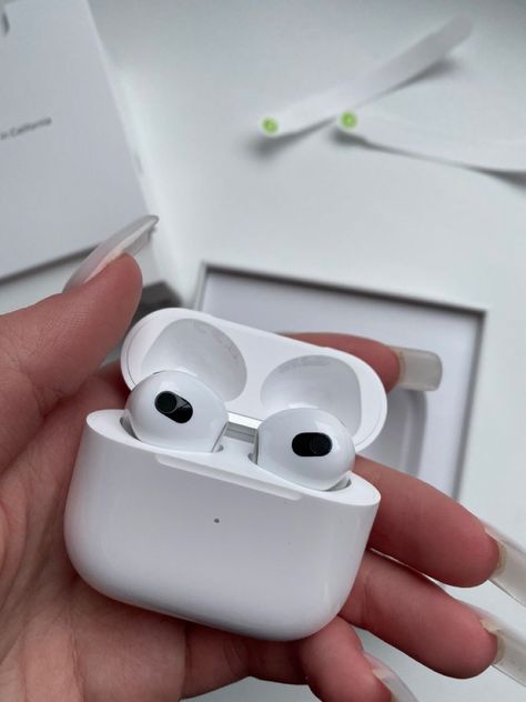 Fone Apple, Headphones For Iphone, Airpods 2nd Generation, Ipad Organizer, Artificial Eyelashes, Apple Iphone Accessories, Headphones Design, Apple Airpods 2, Apple Airpods Pro