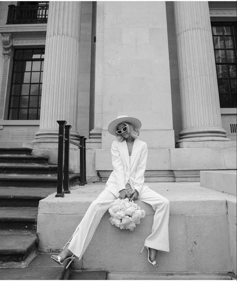 White Suit Bride, Wedding Sunnies, Bride White Suit, Bride Suit Wedding, Wedding Suit Bride, Bride With Hat, City Hall Wedding Outfit, Winter Wedding Suit, Cool Bride Style