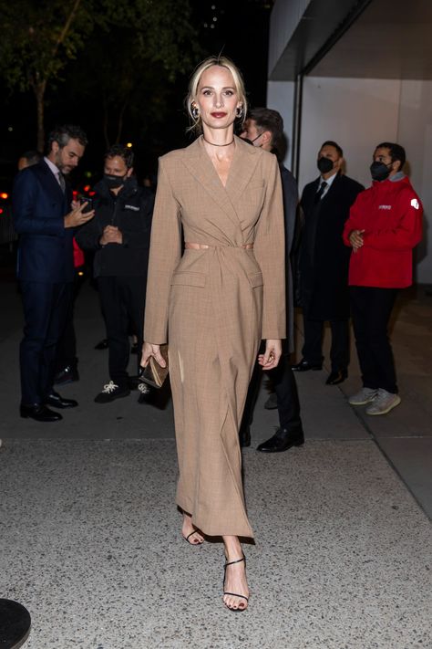 Lauren Santo Domingo Style, Long Blazer Dress, Vanessa Traina, Big Hoops Earrings, Lauren Santo Domingo, Paula Mendoza, Anna Quan, Wsj Magazine, Big Moon