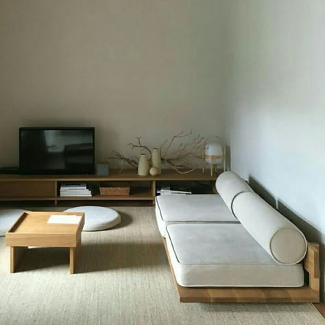 Japanese Living Room, Zimmer Diy, Trendy Living Rooms, Floor Seating, Living Room Decor Modern, Couches Living Room, Apartment Interior, Apartment Living Room, Minimalist Living Room