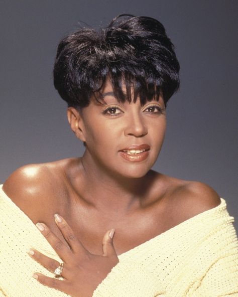 Anita Baker Short Braid, Anita Baker, Famous Females, Cicely Tyson, Christmas Sheet Music, Amazing Music, Vintage Black Glamour, Sassy Hair, Athletic Hairstyles