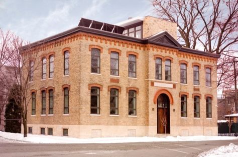 Schoolhouse converted into modern-industrial home Modern Penthouse Apartment, Modern Industrial Home, Industrial Exterior, Victorian Bath, Modern Penthouse, Industrial Chic Style, Contemporary Bedroom Design, Old School House, Chicago Architecture