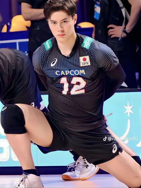 Ran Takashi, Man Volleyball, Male Volleyball, Volleyball Men, Ran Takahashi, Japan Volleyball Team, Volleyball Poses, Mens Volleyball, Sports Boys