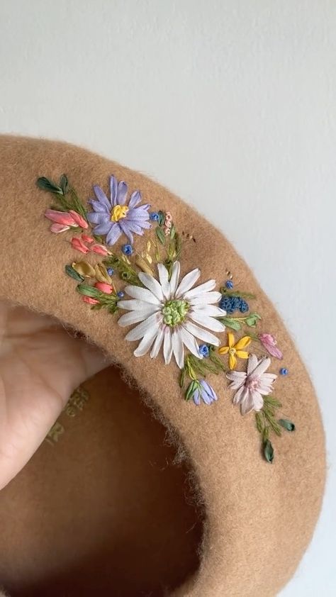 Beret Embroidery, Embroidered Beret, Bucket Hat Embroidery, French Beret, Flower Embroidery Designs, Ribbon Embroidery, Embroidery Flowers, Wearable Art, Couture Fashion