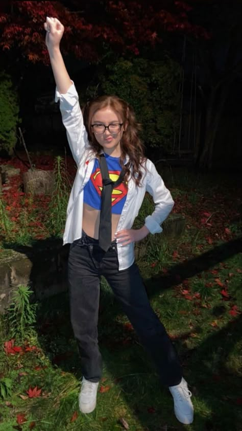 Costumes With Glasses, Halloween Costumes Glasses, Anna Cathcart, Superman Outfit, Odd Squad, People With Glasses, Spirit Week Outfits, Superman Costumes, Hot Halloween Outfits