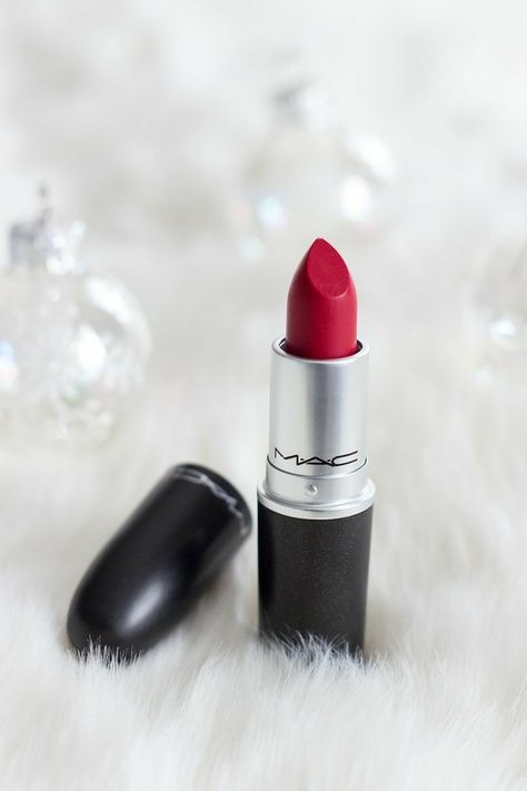 Makeup Organization Ikea, Matte Red Lipstick, Ruby Red Lipstick, Mac Ruby Woo, Red Lipstick Matte, Party Eyes, Ruby Woo, Handbag Essentials, Cosmetics Photography