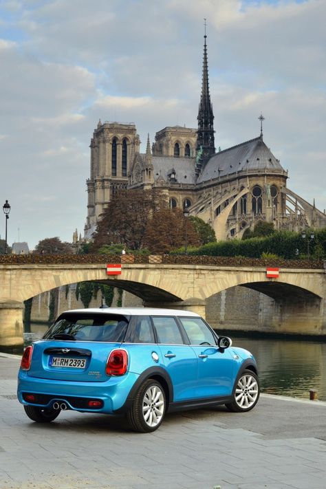 Blue Mini Cooper, Mini Cooper Sd, New Mini Cooper, American Vans, Rolls Royce Motor Cars, Luxury Helicopter, Aesthetic Cars, Hatchbacks, Mini Coopers