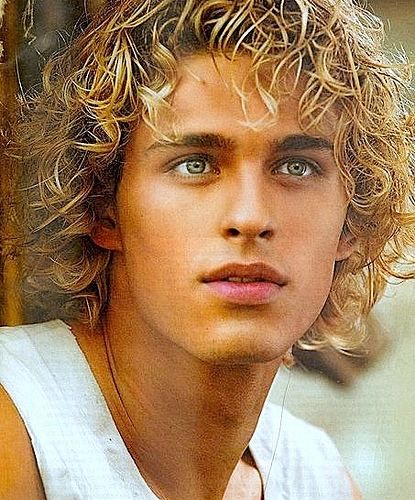 Я люблю тебя красавчик ❤️ Curtain Haircut, Greek Men, Makeup Hacks Beauty Secrets, Blonde Guys, Curly Hair With Bangs, Long Hair With Bangs, Curly Hair Men, Short Hair With Bangs, Mens Hairstyles Short