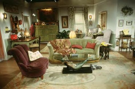 Phoebe's Apartment - Friends Central - TV Show, Episodes, Characters Phoebe's Apartment, Friends Phoebe, Friends Apartment, Friends Scenes, Phoebe Buffay, Friends Set, Dream Houses, Friends Tv, Home Tv