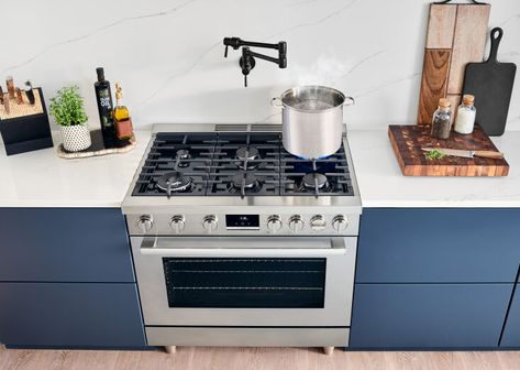 These days, there are so many types of cooktops on the market that just determining what’s best for your kitchen can be overwhelming. What size do you need? Will you go with a plain cooktop or a cooktop-range combo? And perhaps trickiest of all: What type of heat source is best—particularly now that induction cooktops […] Bosch 800 Series, Freestanding Range, Convection Range, Bosch Appliances, Cooking Range, Portable Washer, Dual Fuel Ranges, Single Oven, Outdoor Refrigerator