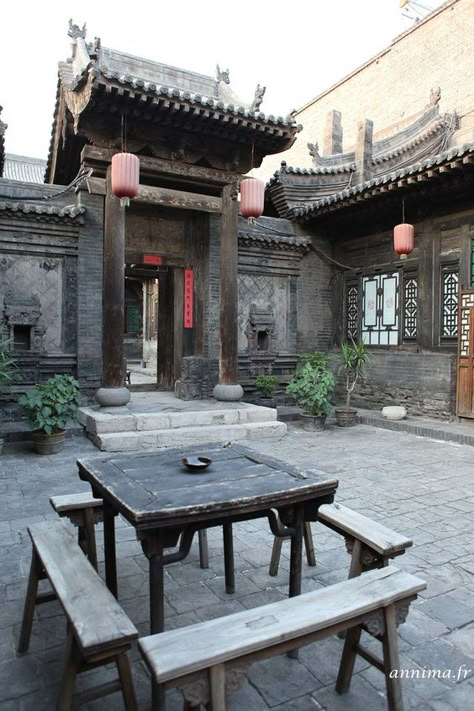 Photo Japon, Chinese Courtyard, Ancient Chinese Architecture, China Architecture, Chinese House, Asian Homes, Asian Architecture, Chinese Garden, Red Lantern