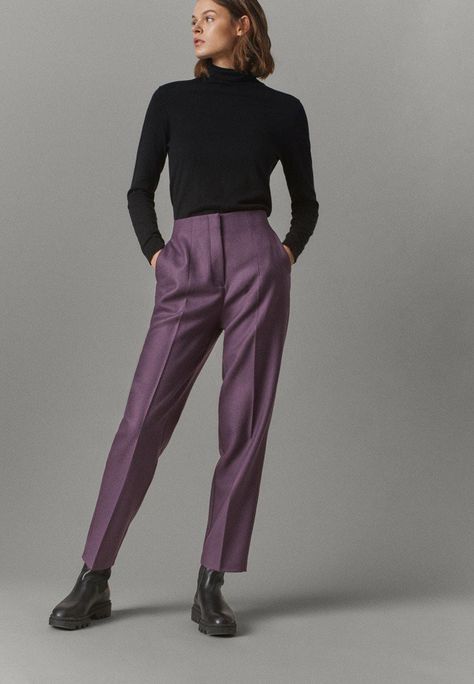 Purple Trousers Outfit, Purple Pants Outfit, Trousers Women Outfit, Slacks Outfit, Dark Purple Dresses, Dress Pants Outfits, Meeting Outfit, Trousers Outfit, Androgynous Outfits