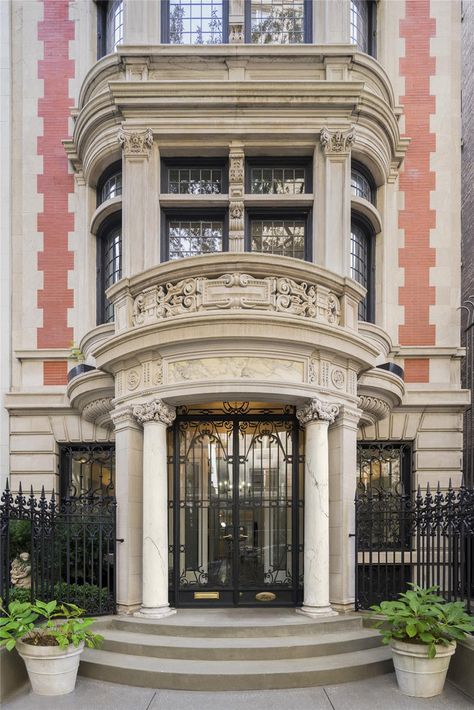 Nyc Mansions, Upper East Side New York, East Side New York, New York Townhouse, Nyc Townhouse, Nicole Kidman Keith Urban, Keith Urban, Upper East Side, Iron Doors