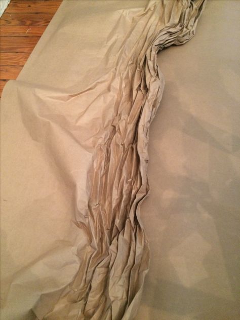 This is the beginning of tree bark, crumple brown paper in vertical folds Paper Mache Tree, How To Make Trees, Classroom Tree, Fake Trees, Paper Tree, Haunted Houses, Black House Exterior, Halloween Haunted Houses, School Decorations