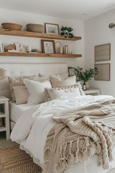 Ideas For Small Bedrooms For Women, Bedding Inspo Cozy, Small Cosy Bedroom Ideas, Small Adult Bedroom Ideas, Cream And White Bedroom Ideas, Small Bedroom Inspirations Cozy, Modern Cozy Bedroom Neutral, Zimmer Aesthetic, Arizona Apartment