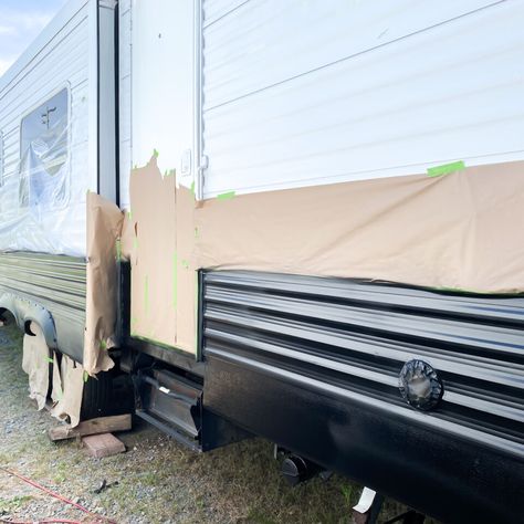 Rv Exterior Paint, Camper Flip, Camper Decorating, Paint Rv, Trailer Makeover, Glam Camping, Camper Redo, Glamper Camper, Rv Exterior